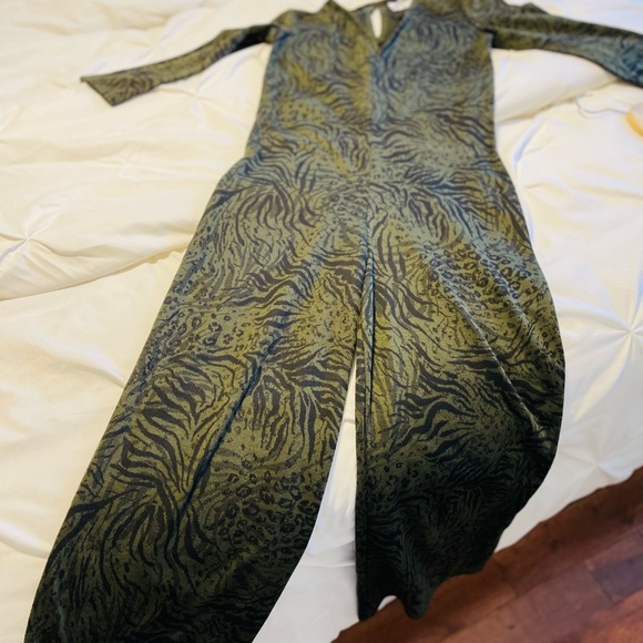 Never worn. - Picture 3 of 4